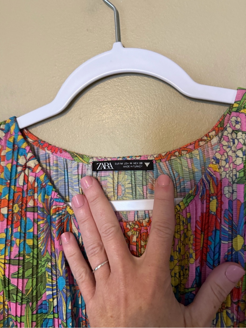 Zara Retro Hippie Multicolor Floral Cutout Pleated Midi Dress - Picture 3 of 6